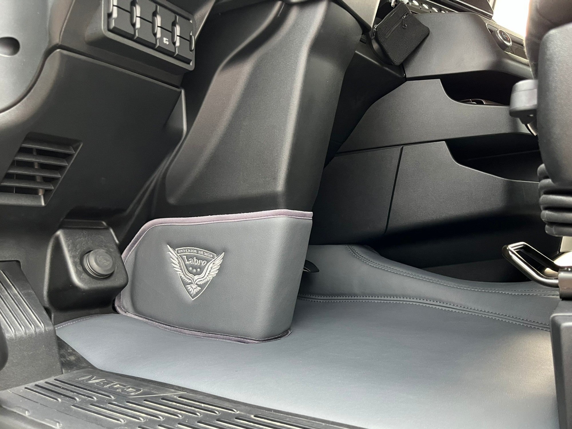 Lenksäulenverkleidung – passend für IVECO S-WAY ( 2021 )